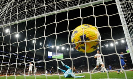 Nicolas Jackson scores Chelsea’s second goal to end nine-man Tottenham’s resistance.