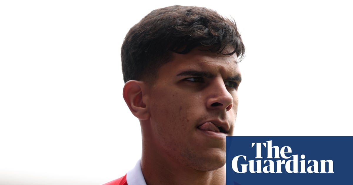 West Ham Plans Multiple Midfielder Bids Amid Transfer Hunt