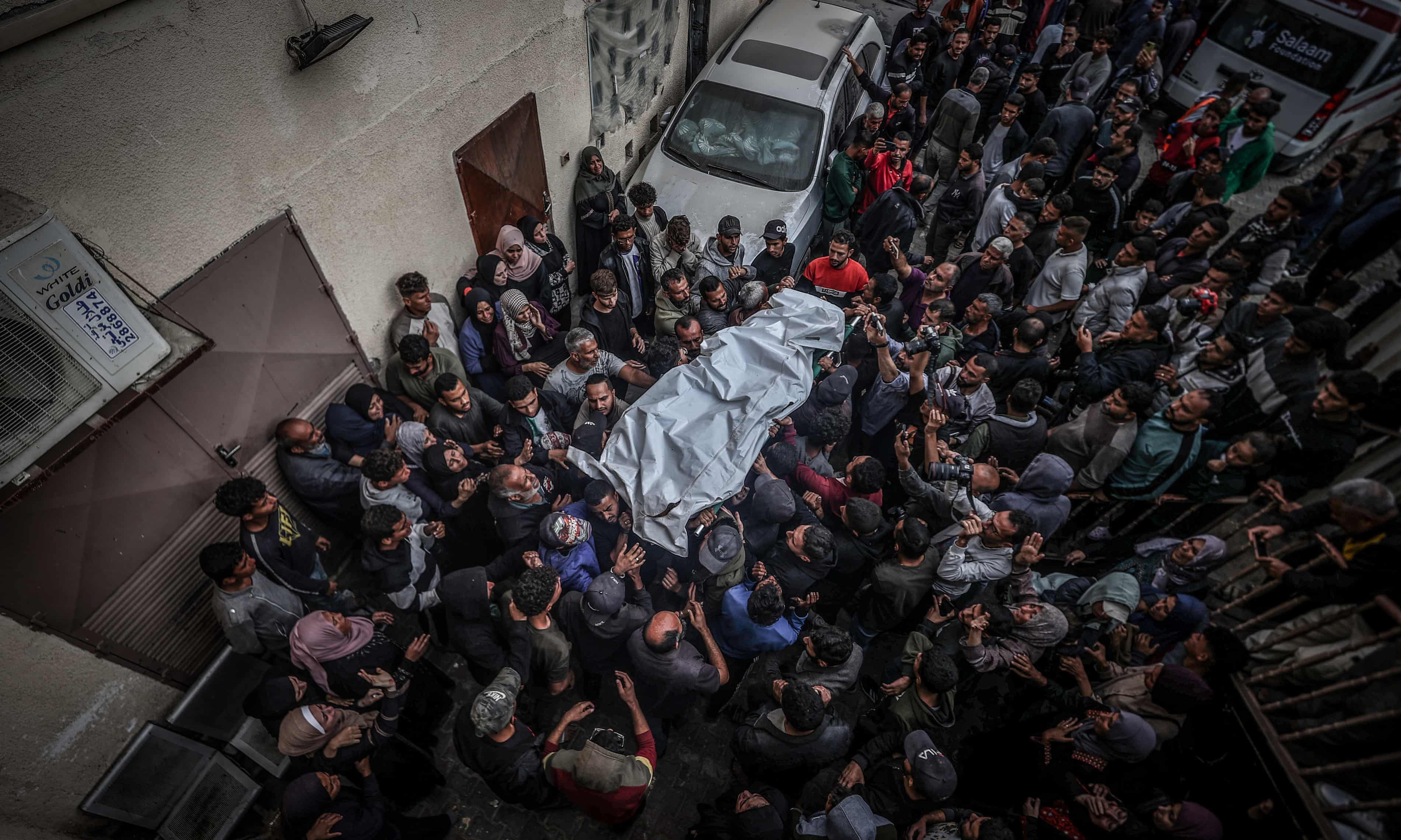 Entire northern Gaza population ‘at imminent risk’ of death, UNICEF head says (washingtonpost.com)