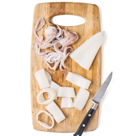 01b Felicity Cloake’s cleanable fritto misto – trim squid.