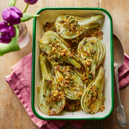 Baked fennel heart with herb and garlic crumbs.