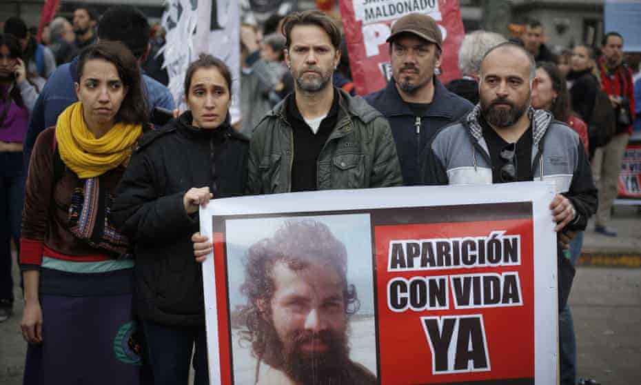Relatives of Santiago Maldonado and activists hold photos of Maldonado and the Spanish message “Appear alive now” as they protest his disappearance on Monday.