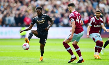 Declan Rice playing for West Ham against Arsenal