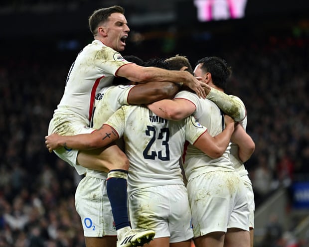 Un fantástico Ford guía a una Inglaterra combativa a la victoria sobre los All Blacks en un emocionante partido en Twickenham. Un fantástico Ford guía a una Inglaterra combativa a la victoria sobre los All Blacks en un emocionante partido en Twickenham.