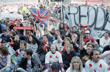 The huge crowd holding banners at The Freddie Mercury Tribute concert