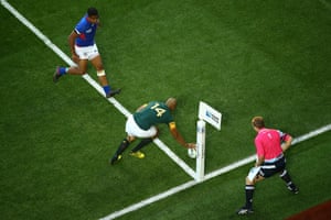JP Pietersen of South Africa scores his, and also South Africas second try.