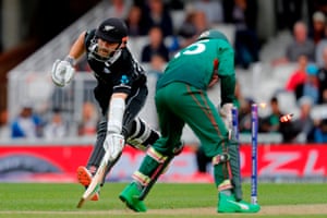 Mushfiqur knocks the bails off before gathering the ball, let off for Williamson as he avoids being run out.