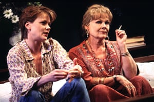 Samantha Bond (Amy Thomas) and Judi Dench (Esme Allen) in Amy’s View at the Lyttelton, National Theatre, directed by Richard Eyre in 1997.