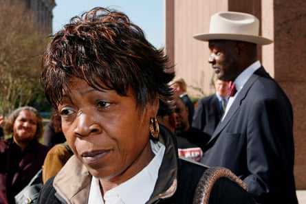 Sandra Reed outside the Texas court of criminal appeals after an appeal in the conviction and death sentence of her son, Rodney Reed, in 2008.