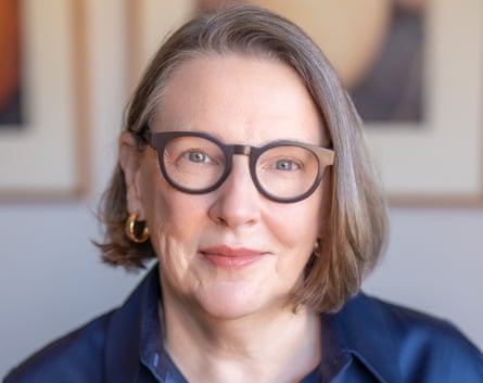 Lucinda Holdforth headshot