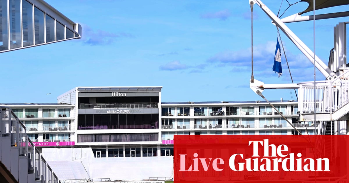 Hampshire v Somerset, Warwickshire v Essex, and more: county cricket – live