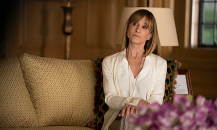 Rhea Jerrell (Holly Hunter) spends a weekend with the Roy family at the Pierce family home.