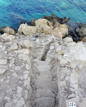 The entrance staircase from above: the sea level was much lower in the early bronze age