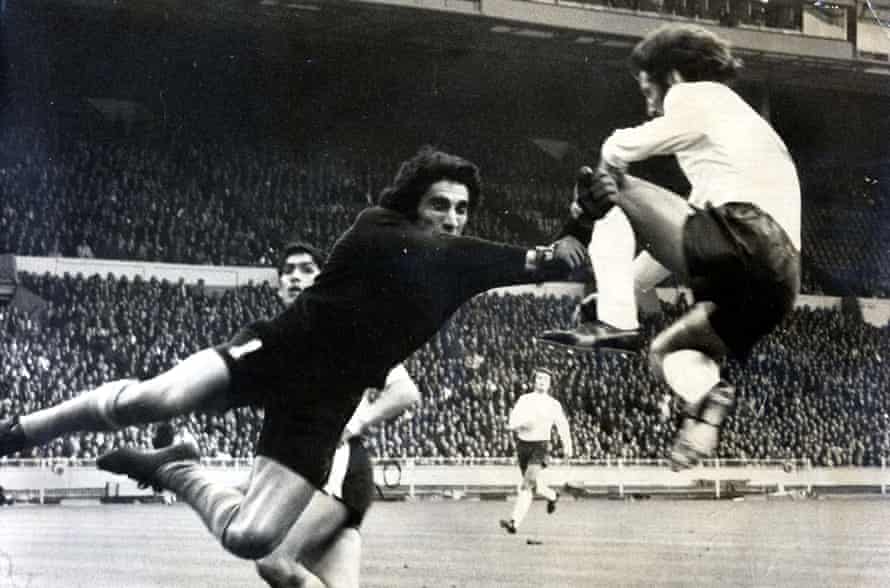 Frank Worthington collides with Argentina’s goalkeeper while playing for England in 1974.