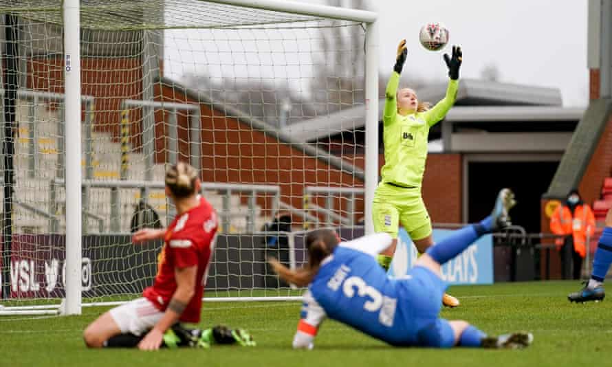 Birmingham’s goalkeeper Hannah Hampton is among the uncapped players called into England’s squad.
