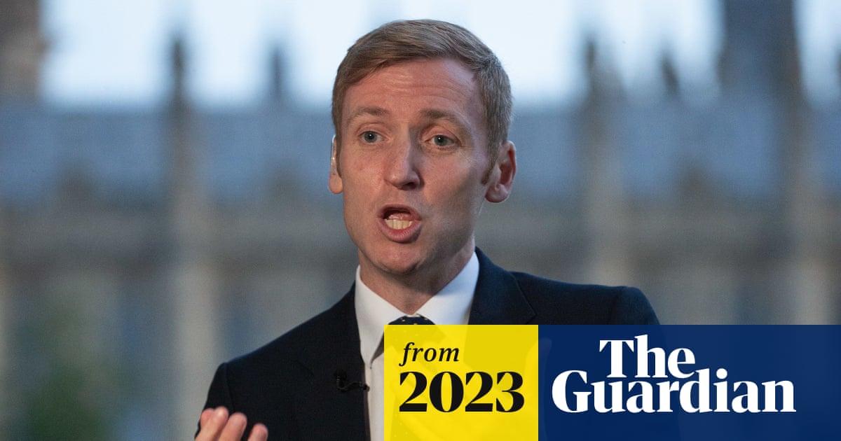 Ministers warn English councils not to adopt four-day working weeks