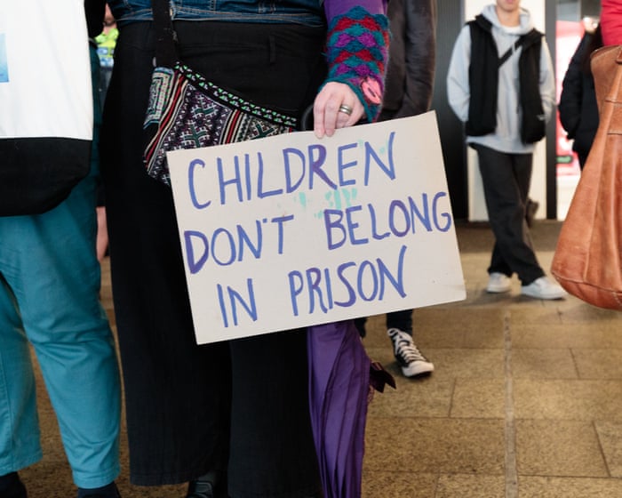 Liberal and Greens senators call for age of criminal responsibility to be lifted in wake of youth justice report
