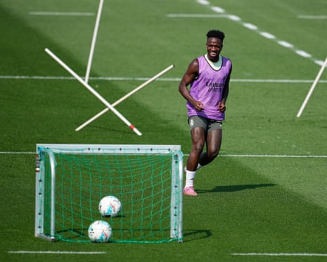 Vinicius scores in a tiny goal.