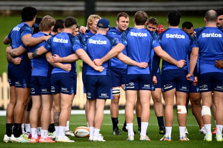 Wallabies captain Harry Wilson addresses the team during a training session.