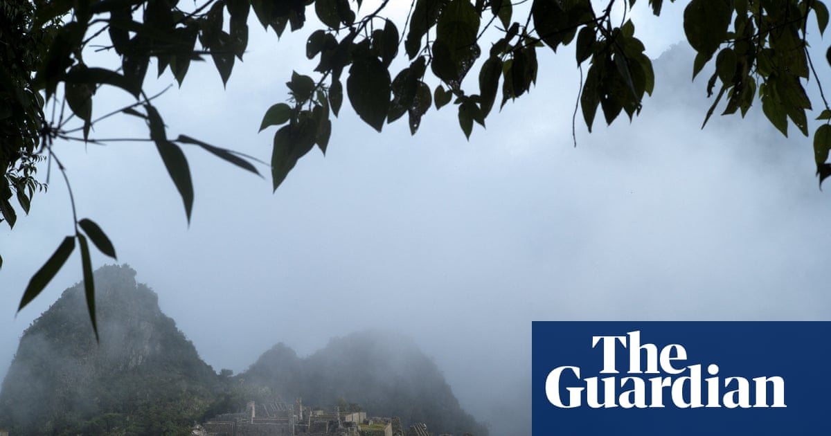 Rocks on train tracks strand 900 Machu Picchu tourists amid protest
