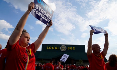 People attend a UAW rally to support striking workers outside an assembly plant in Louisville, Kentucky on Thursday.