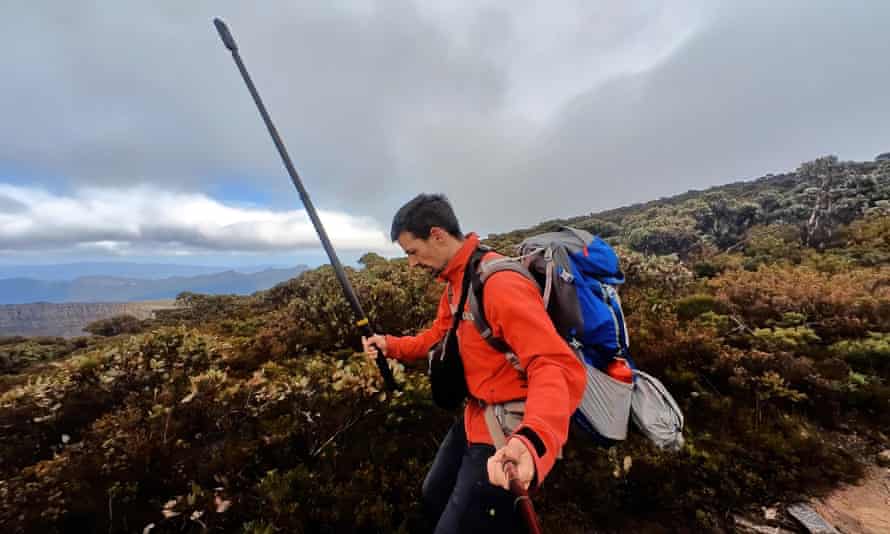 Walking with a giant selfie-stick and 360º camera as part of the Grampians Peaks Trail hyperlapse