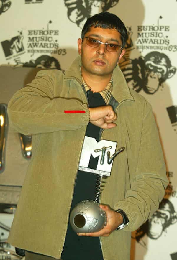 Rai with his 2003 MTV Music Award for best dance act.