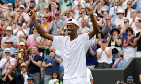 كريس يوبانكس پيروزي خود را جشن مي گيرد