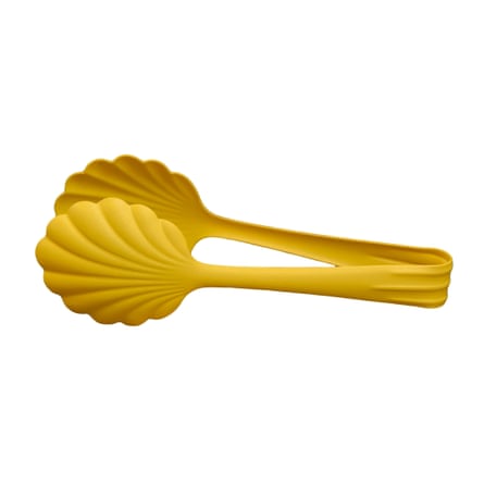 Yellow salad tongs with shell-shaped scoops