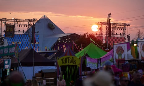The sun setting over the Pyramid stage.