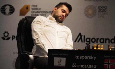 Magnus Carlsen revalida título mundial de xadrez ante Nepomniachtchi –  Observador