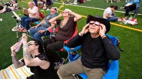 Millions watch total solar eclipse sweep across Mexico, US and Canada - video