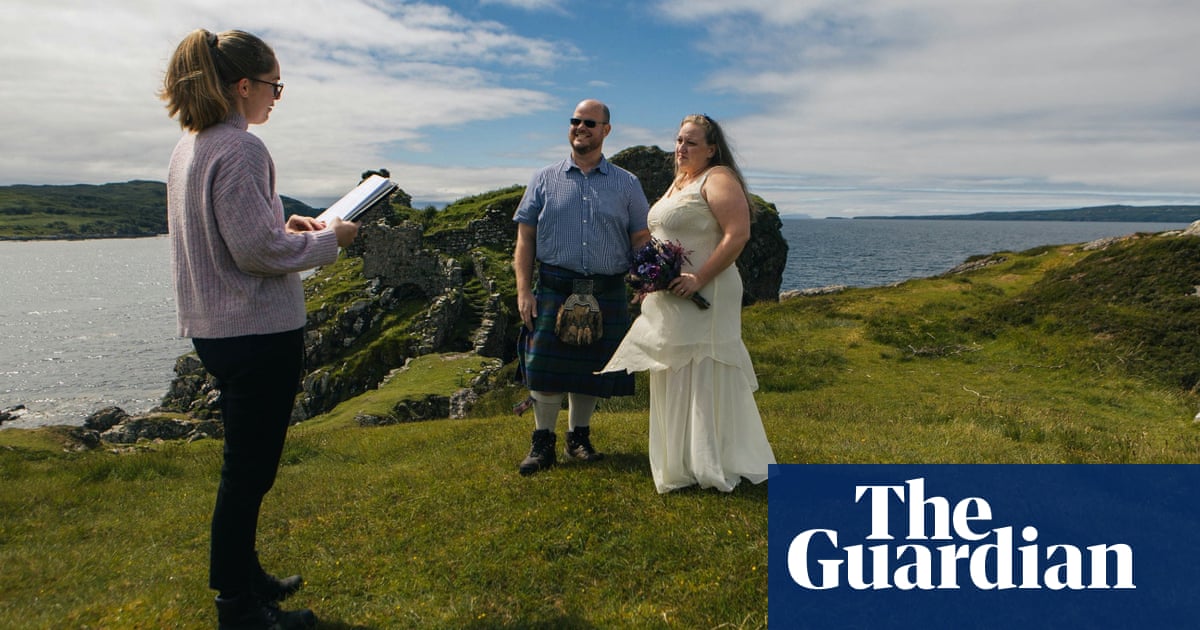 Scottish islanders save US couple’s wedding after their luggage gets lost