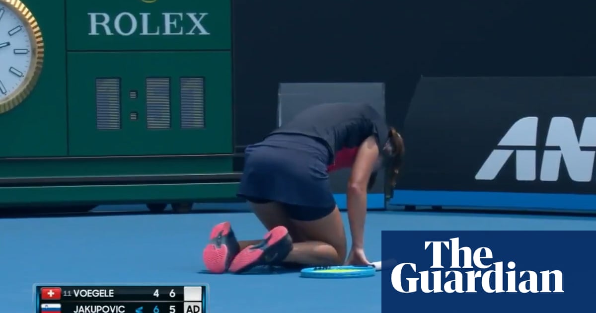 Smoke plays havoc as Australian Open qualifier suffers coughing fit