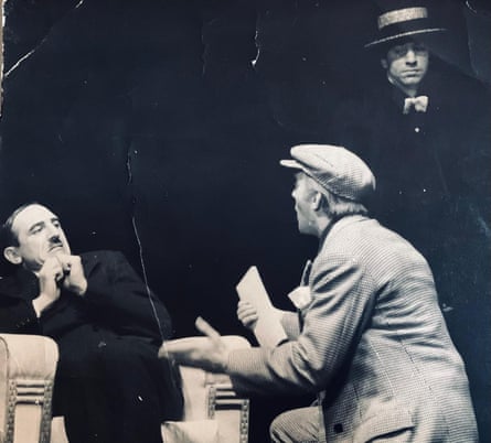 Leonard Rossiter with Bill Paterson in Arturo Ui.