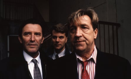 John Forgeham as DCI John Shefford, right, in Prime Suspect, 1991, with Tom Bell, left, as DS Bill Otley and Ian Fitzgibbon as DC Jones.