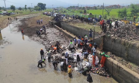 The Bandung dam, cleared from waste after three hours of clean up by 600 people.