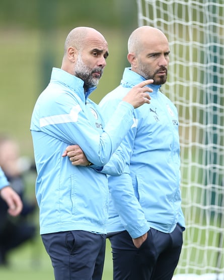 Pep Guardiola talks to Enzo Maresca in training