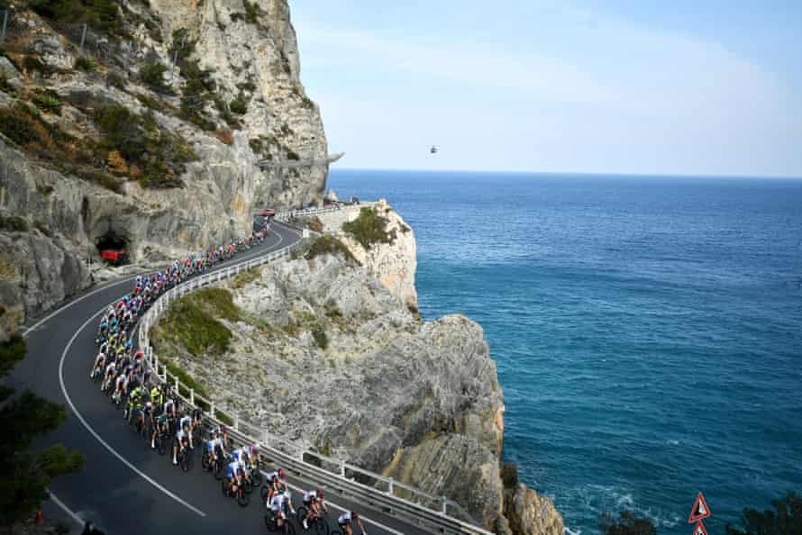 Riders hug the coast road on the route to Sanremo.