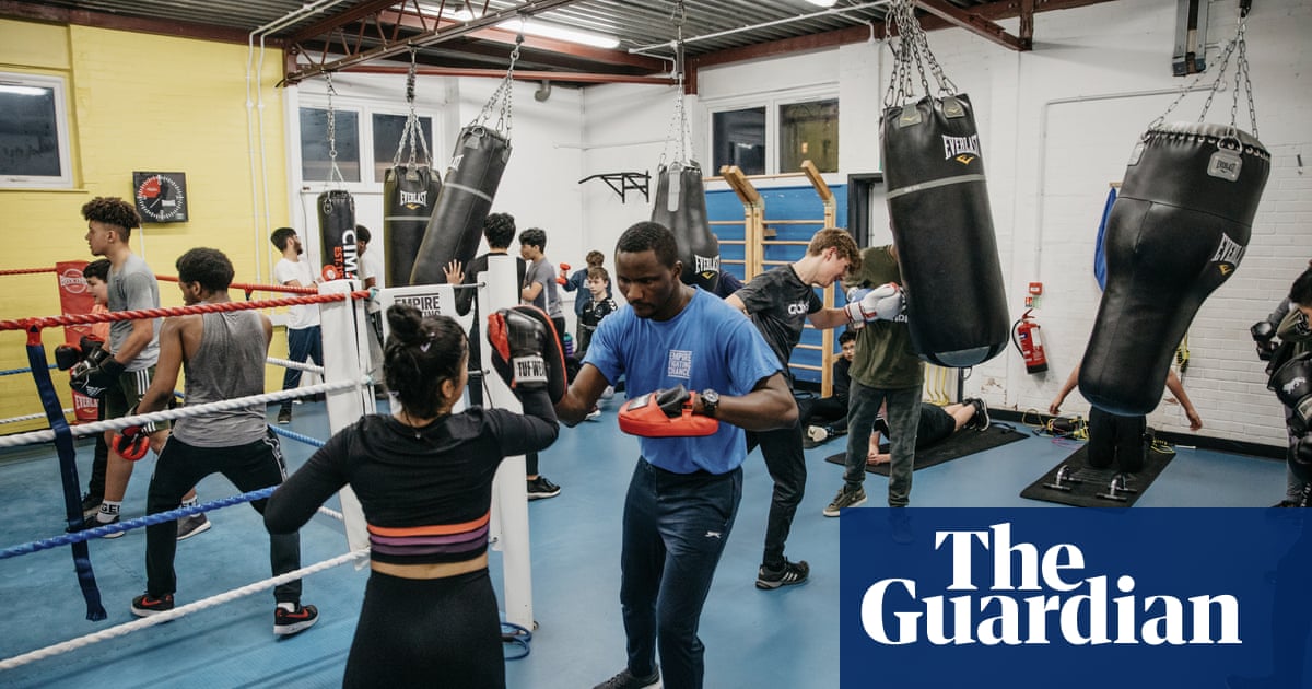 Knocking down barriers through boxing – photo essay