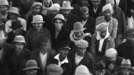 Workers in Abadan around 1938.