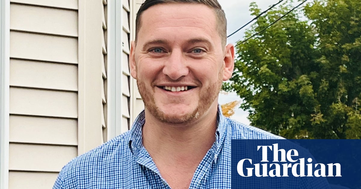 German electrical engineer with green card stripped and 'violently interrogated'