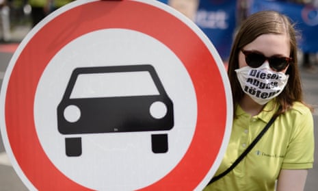 A German protester wears a mask reading ‘Diesel-Abgase toeten’ (Diesel emission kills) in Berlin.