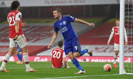 Jamie Vardy celebrates scoring the equaliser in Leicester’s 1-1 draw with Arsenal at the Emirates Stadium.