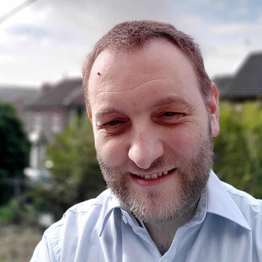 Daniel Lewis