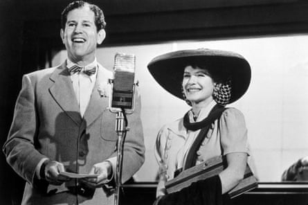 Tony Roberts and Dianne Wiest in Radio Days.