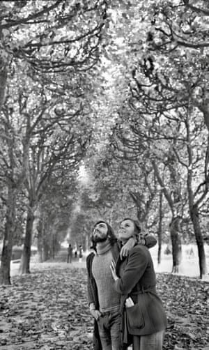 Photograph of Jane Rangeley and her then boyfriend in a Paris park, taken by Henri Cartier-Bresson