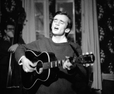 ‘I found myself looking into Dylan’s face’ … Martin Carthy performing at the King & Queen, Foley Street.