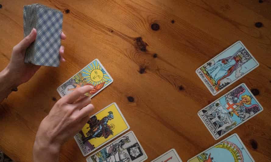 Jessica Dore arranges tarot cards.