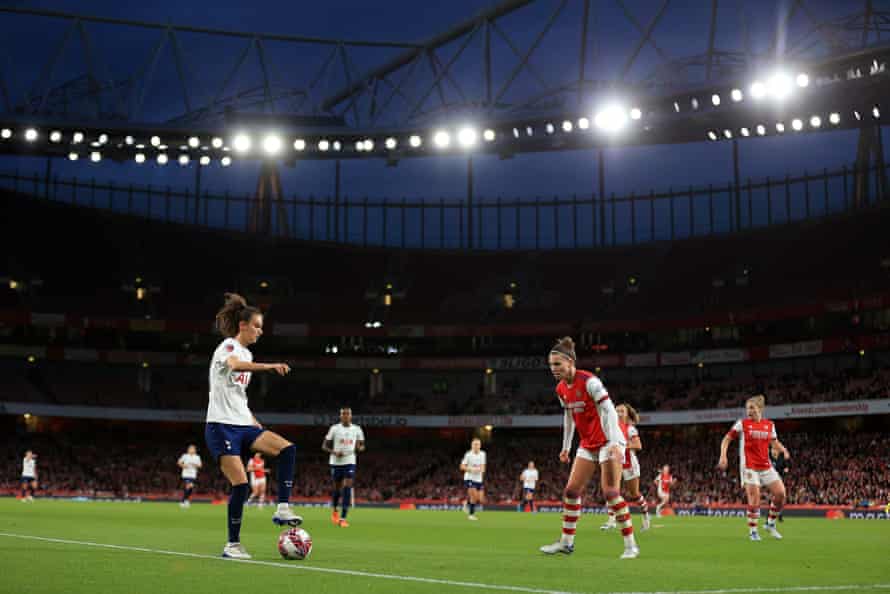 Rosella Ayane of Tottenham Hotspur on the ball.
